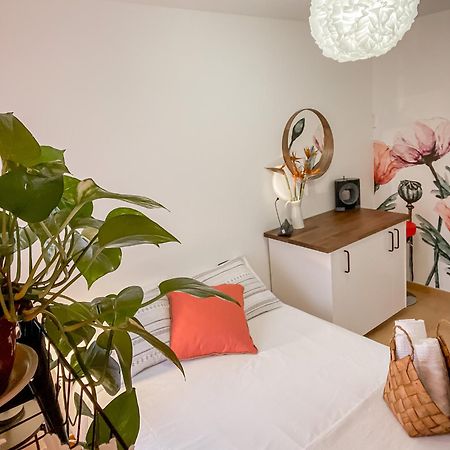 Апартаменты Habitacion Privada + Bano Privado En La Vivienda Коральео Экстерьер фото